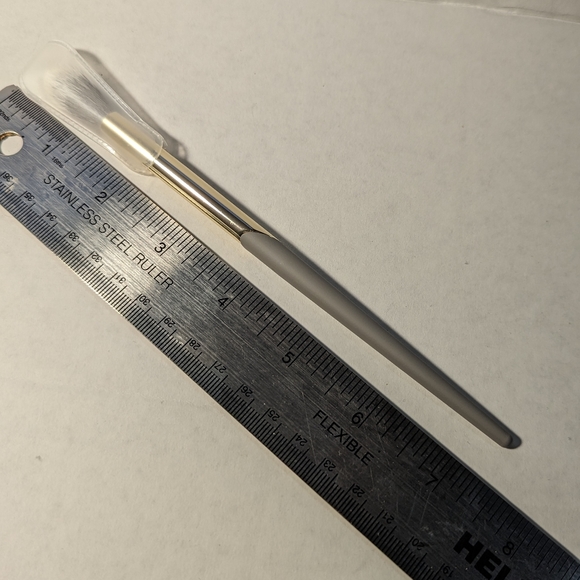 Complex Culture All Over Highlighter Powder Brush - Picture 2 of 3